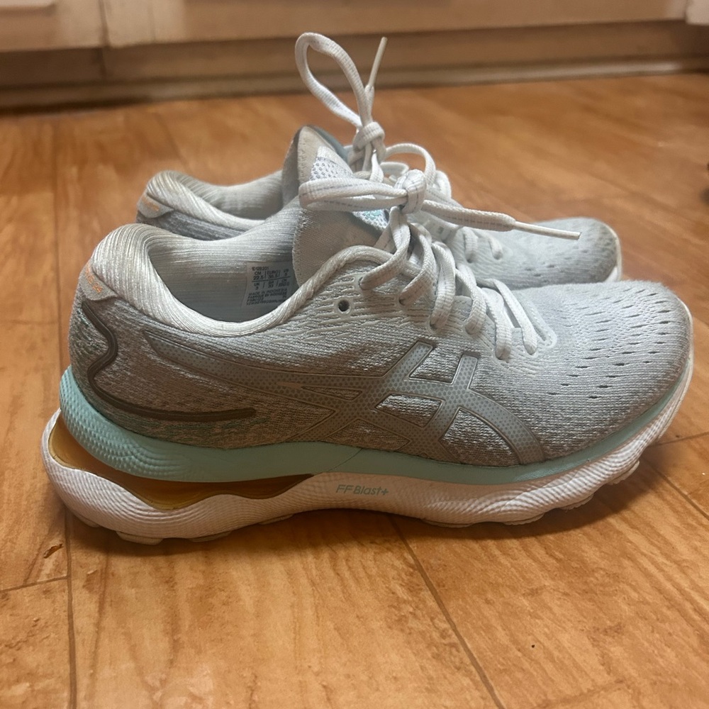 Asics Gel-Nimbus 24 Women's Size 5 Running Shoes Gray Sneakers Athletic
